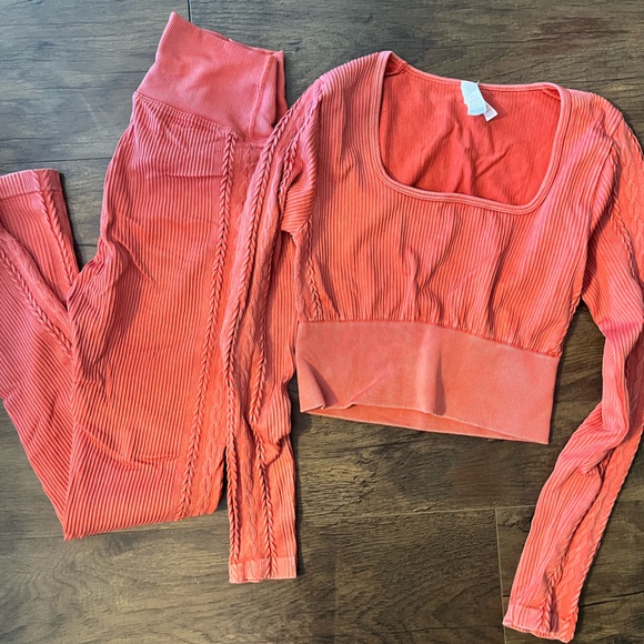 Offline by Aerie orange workout set - Picture 1 of 1